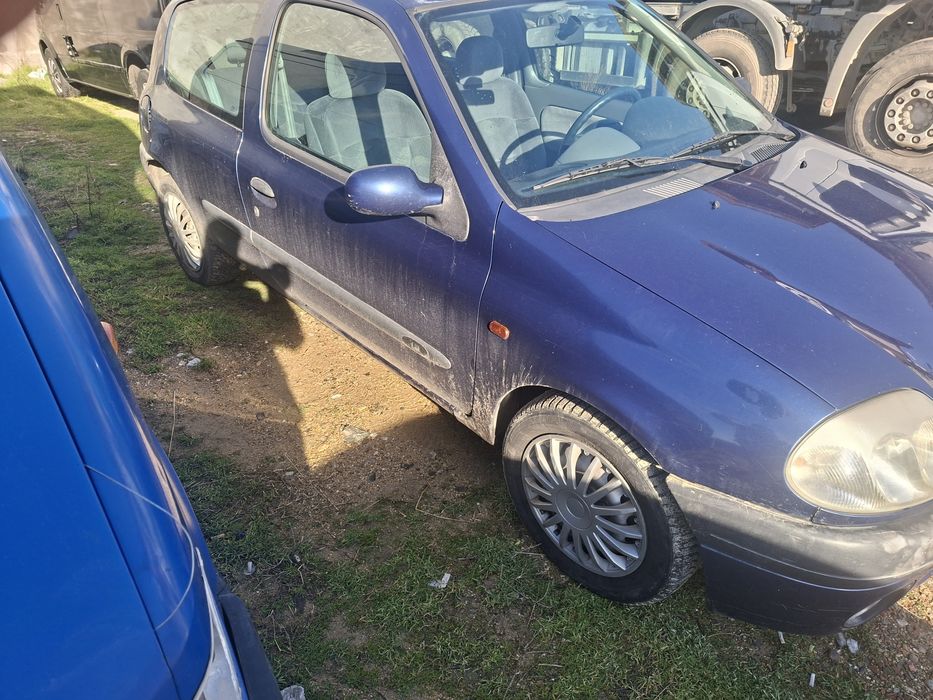 Рено Клио 1.2 бензин 2000г.