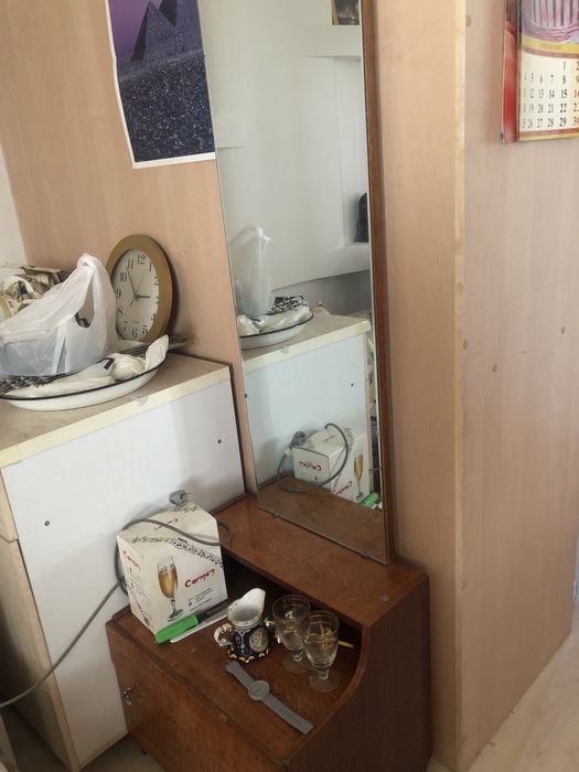 Продам трюмо Советское ,чистое дерево .