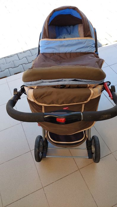 Vind cărucior 3  în 1  bebe pliabil! Stare foarte bună.  Se vinde doar în pitesti și împrejurimi!