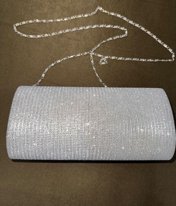 Елегантна вечерна чанта / клъч със сребрист блясък