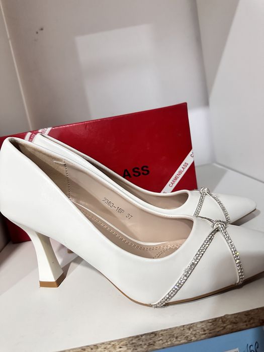 Продам туфли одевала 1 раз на выпускной