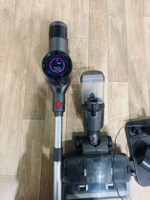 Пылесос вертикальный