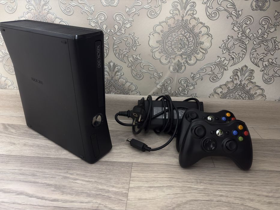 Продам Xbox 360 Slim