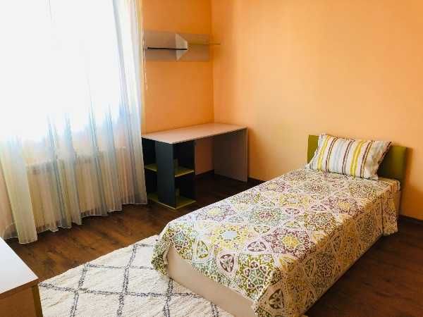 Дава се под наем Тристаен апартамент в Пловдив, Кършияка - 70 кв.м за 200 € - Снимка #1