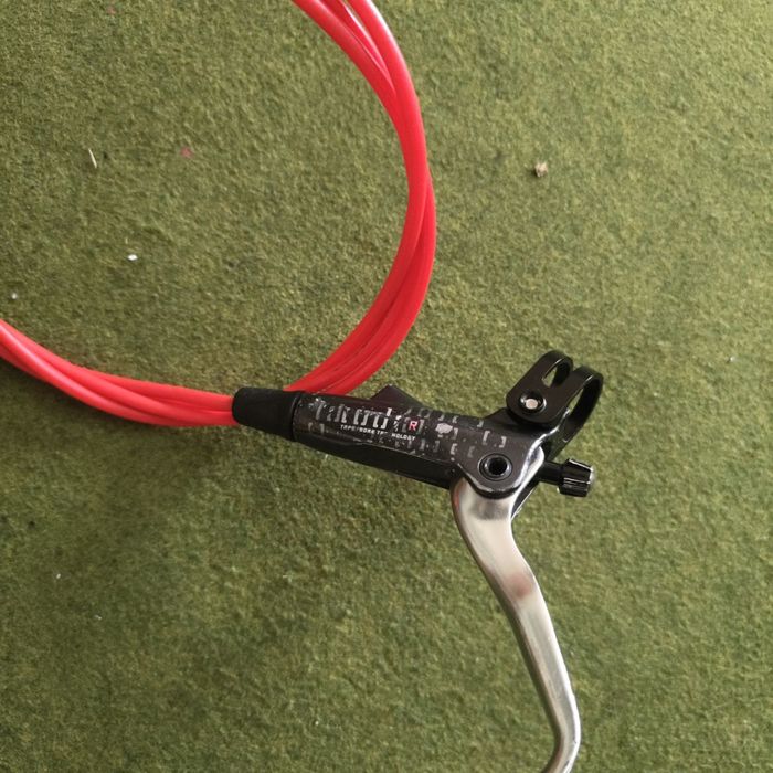 задний гидравлический тормоз велосипедный