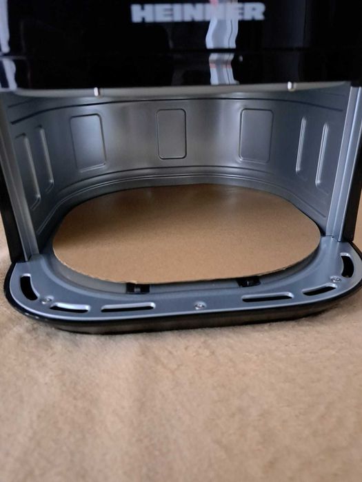 Friteuza cu aer cald Heinner HAF-B4BK1500