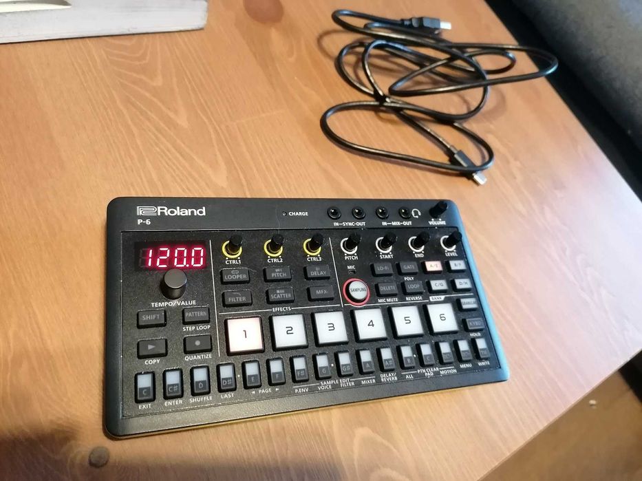 Roland Aira Compact P-6 семплер