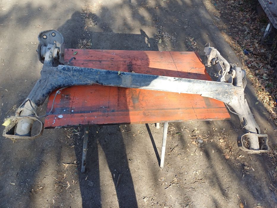 Пассат Б3 задняя балка