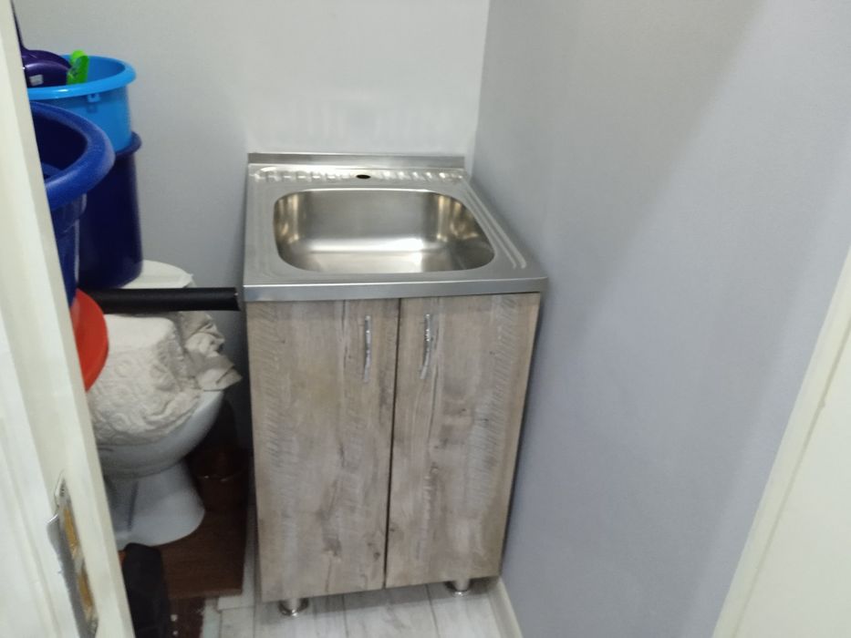 Продаётся кухонный стол и мойка