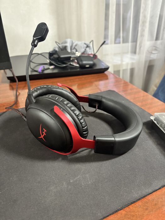 Продам наушники Hyper x cloud 3