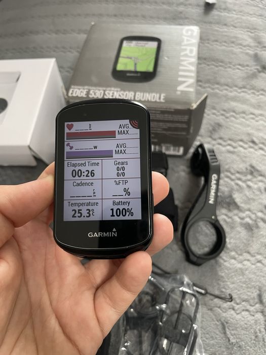 Vand ciclocomputer Garmin Edge 530, pachetul care include si senzorii de viteza si banda de puls