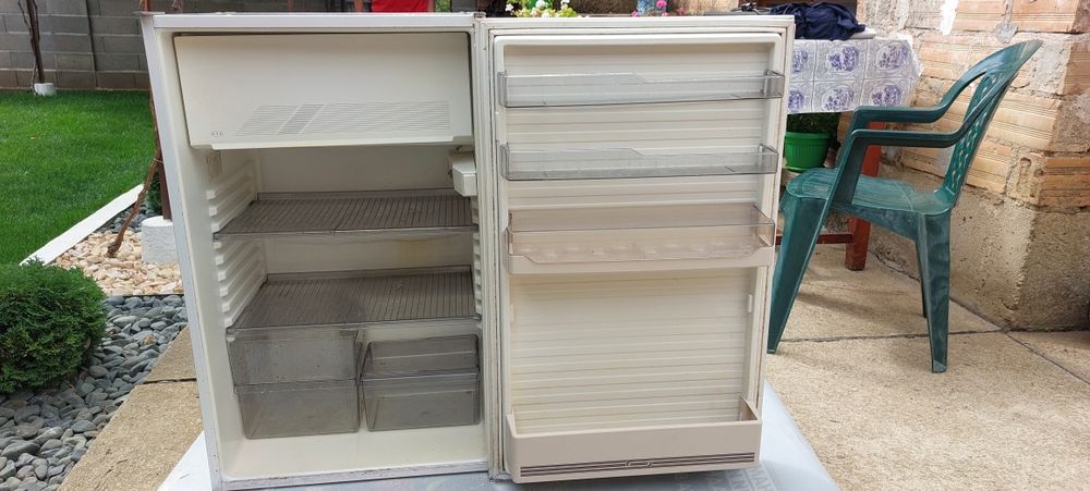 Компактен хладилник