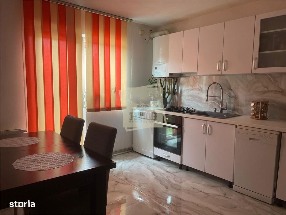 Casa pretabila muncitori cu 4 camere si 3 bai in Sura Mare