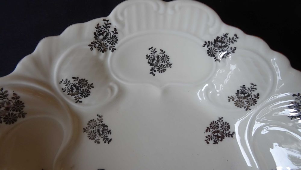 Автентично плато/ фруктиера  , фин релефен порцелан.