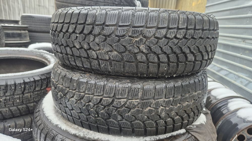 două cauciucuri 165 65 14 de iarnă,m+s