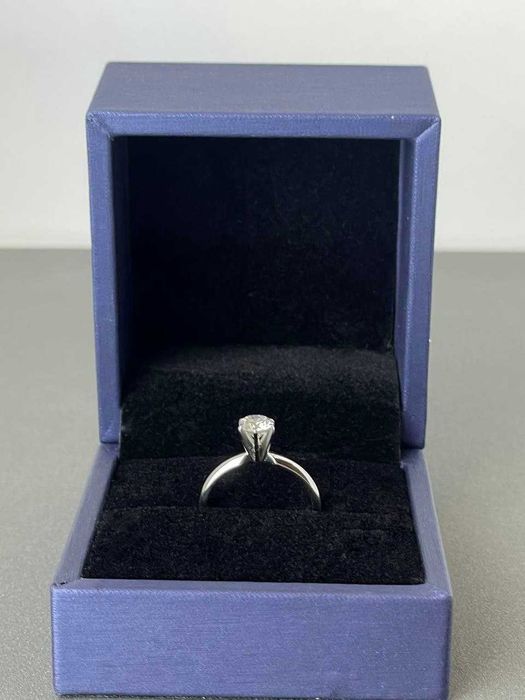 Кольцо с бриллиантом 0,65 карат