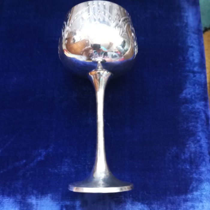 Колекционерски дебело посребрени чаши за вино