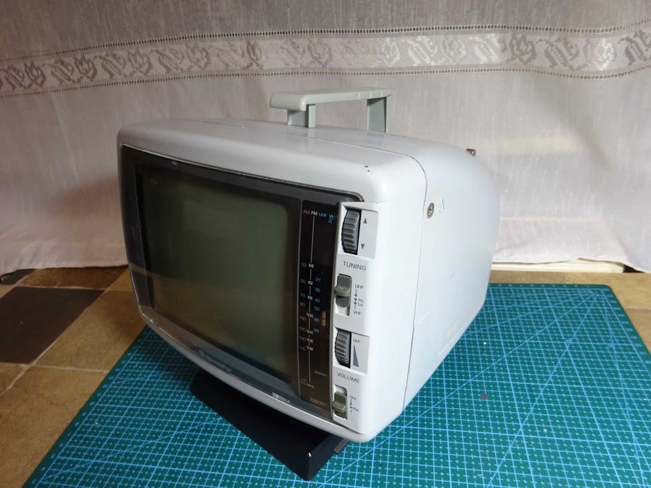 Mini tv retro Roadstar TVM-7002 /Am/Fm radio