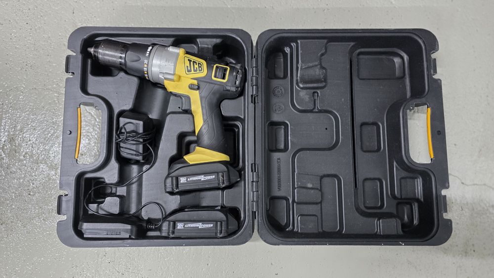 Продавам винтоверт JCB с две батерии по 20 V