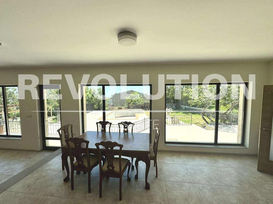 Дава се под наем Къща в Варна, Бриз - 156 кв.м за 1200 € - Снимка #3