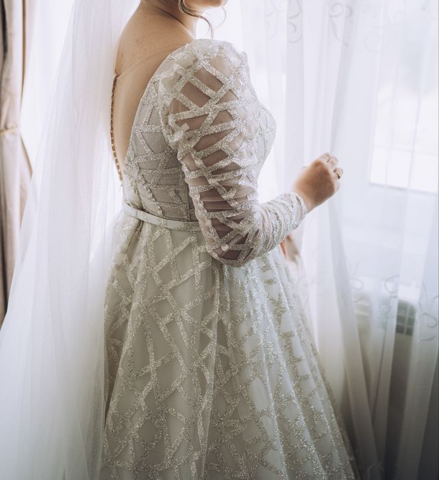 Rochie mireasa stralucitoare