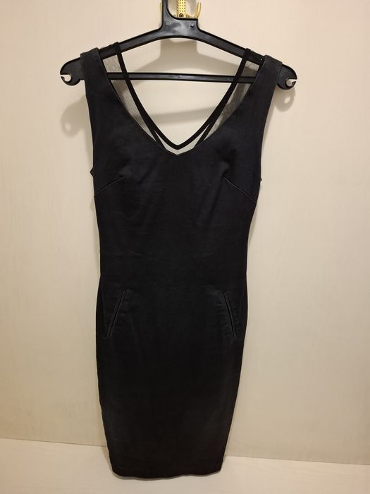 Продавам костюми и рокли