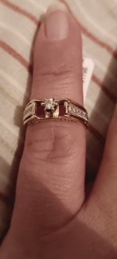 Продам кольцо бриллиантовая