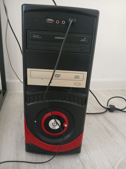 Монитор, процессор, клавиатура вместе