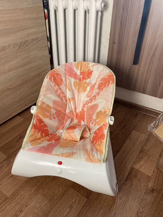 Продаю шезлон детский