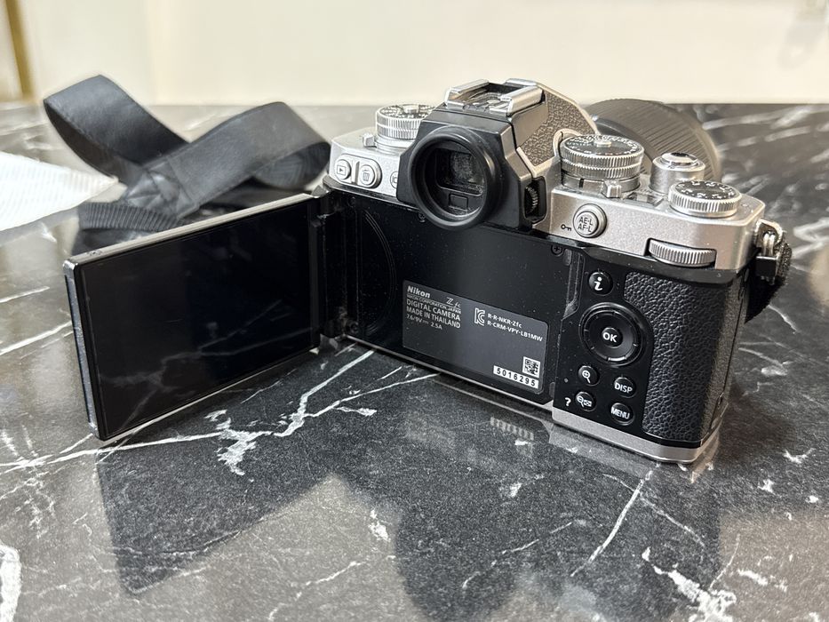 Nikon Zfc cu obiectiv Nikkor dx 18-140/3.5-6.3