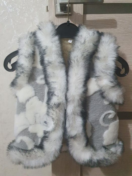 Меховая жилетка на девочку