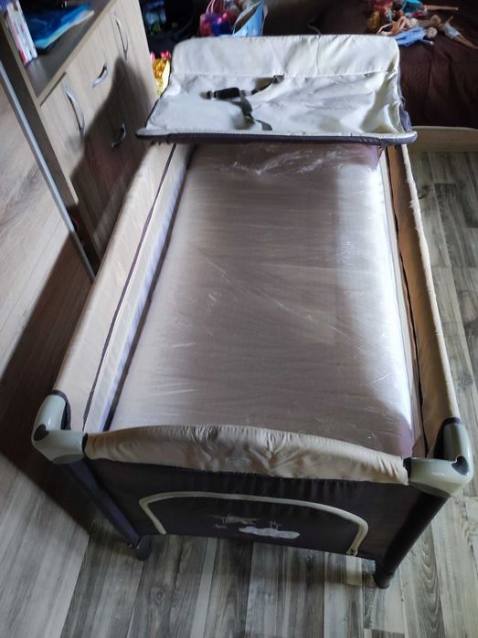 MONI Сгъваема детска кошара на 2 нива с матрак