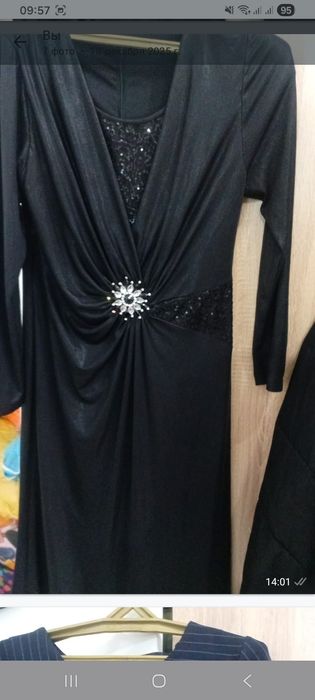 Продам платья разные