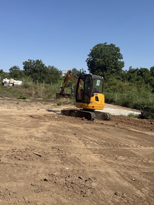 Miniexcavator de închiriat