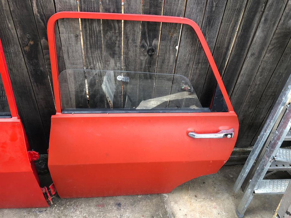 Vand 4 usi complete Dacia 1310/in stare buna