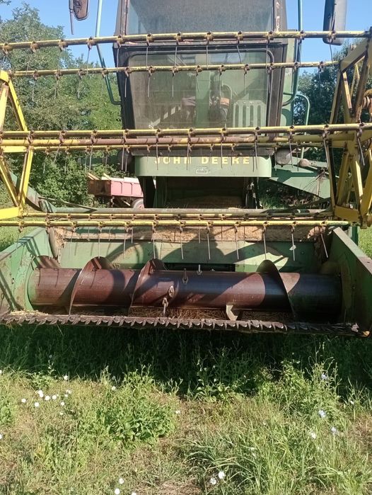 Combină John Deere 330