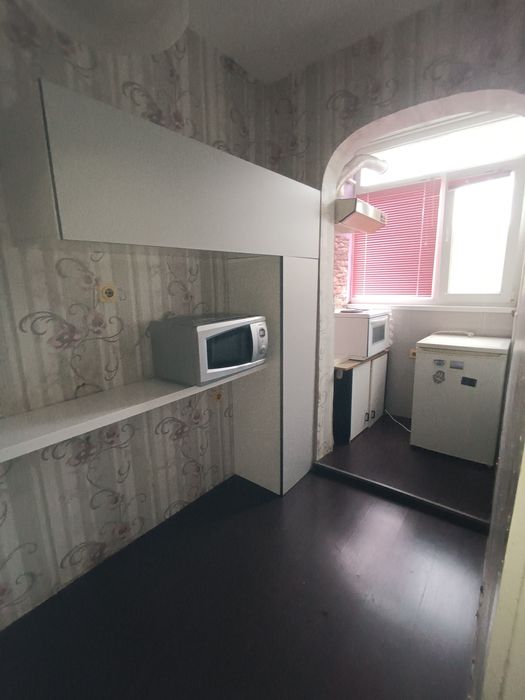 Частно лице отдава под наем 2+кухня