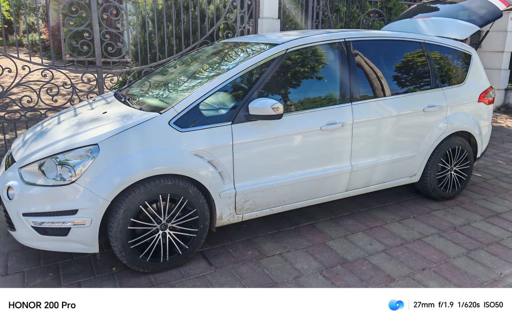 Vand ford state foarte buna de fuctionare nu batr nu torocane pret 5500 de euro nr telefon 0748319687