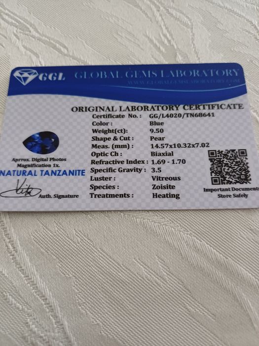 9,50 каратаСертифициран  Танзанит . натурален
