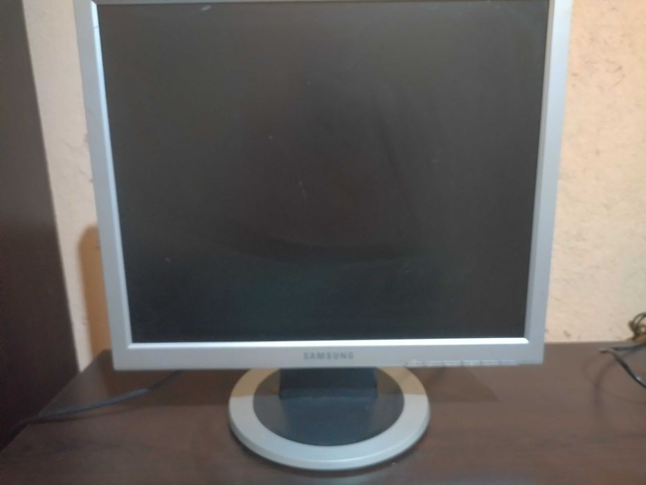 Samsung SyncMaster 913N monitor