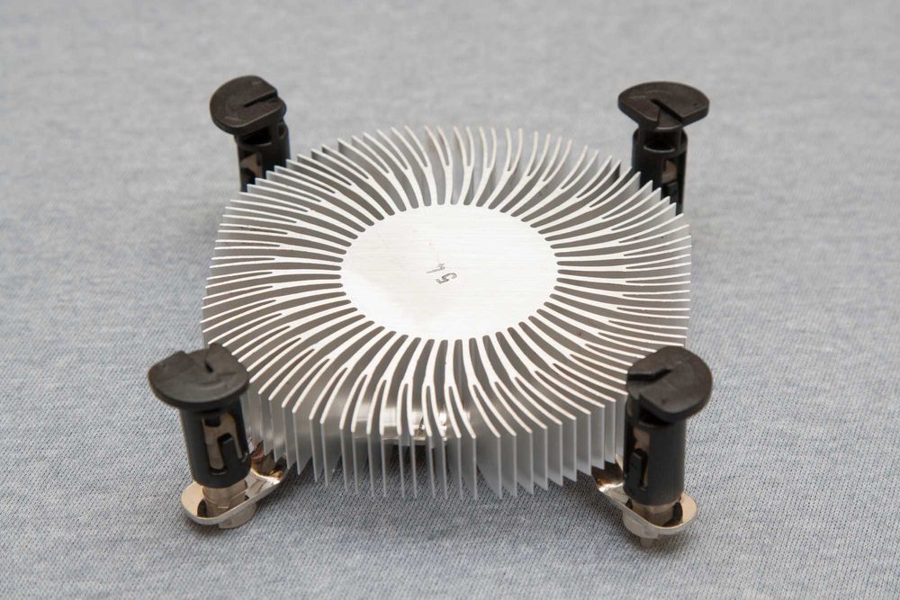 Cooler socket 775