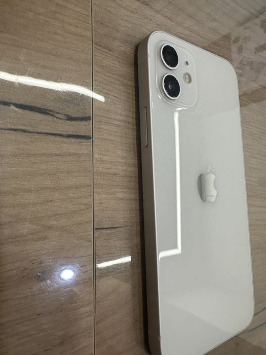 iPhone 12 128 память белый в идеале.