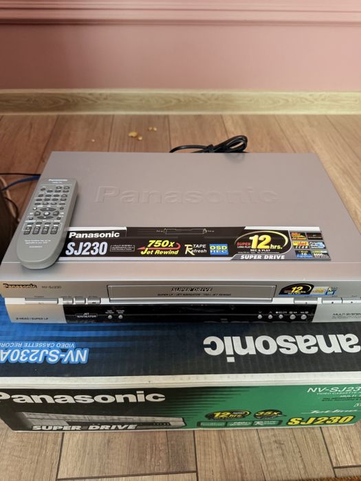 Продается телевизор кино театр   Panasonic с новый видеомагнитафоном