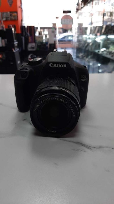 Used Products Bucuresti/Aparat Foto DSLR Canon EOS 2000D, 24.1 Mp, USB, Wi-Fi, GPS, NFC, Obiectiv EF-S 18-55mm 1:3.5-5.6 III/ GARANTIE 12 LUNI