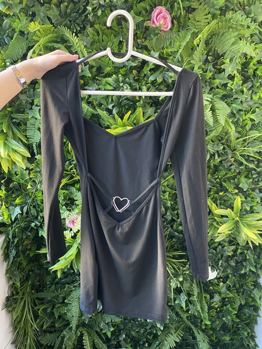 Елегантна черна рокля