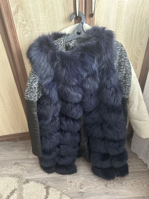 Продам меховую желетку