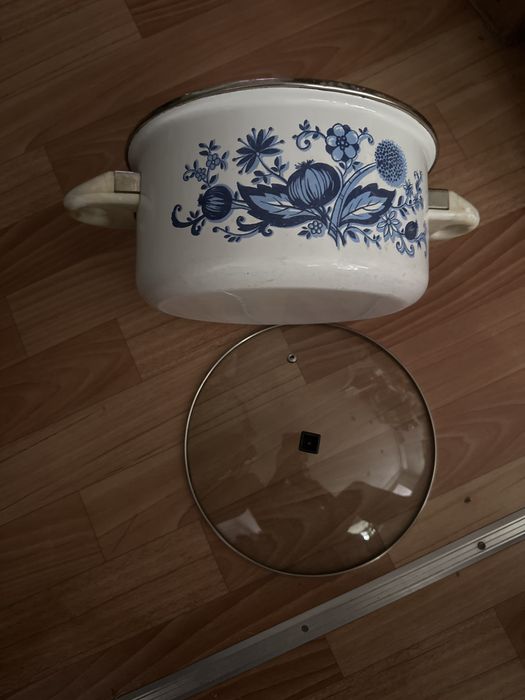 Кастрюля эмалированная