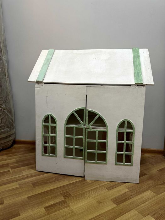 Большой кукольный домик из дерева