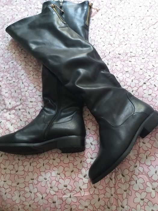 Продаю длинные сапоги (ботфорты)