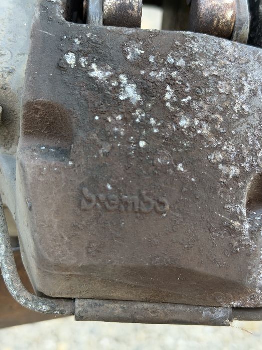 Комплект предни спирачни апарати Brembo и дискове 4L0615105F за Audi Q7, VW Touareg, Cayenne